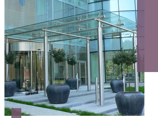 Навесы из стекла на заказ в Черкесске — монтаж и установка