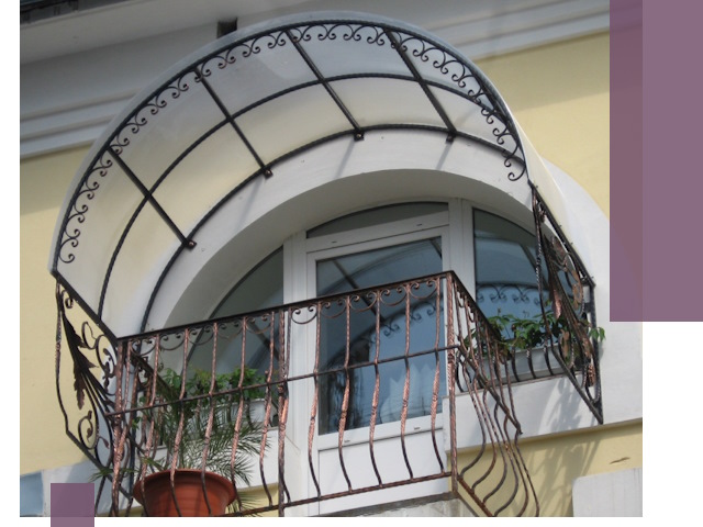 Козырьки над балконом в Черкесске — изготовление и монтаж