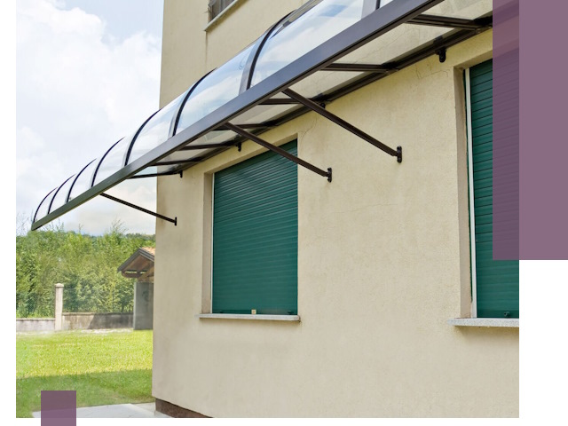 Козырьки над окнами в Черкесске — изготовление и монтаж по выгоде